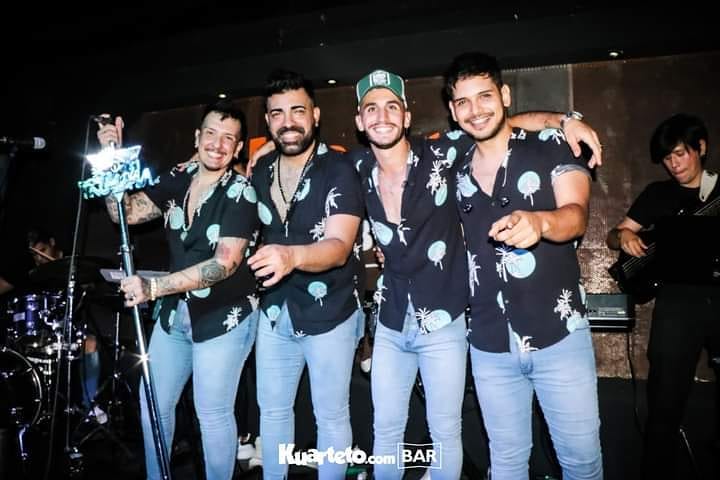 nesperoiak's tweet photo. ⏰ 🅜🅐🅝̃🅐🅝🅐 🅝🅞🅢 🅥🅞🅛🅥🅔🅜🅞🅢 🅐 🅔🅝🅒🅞🅝🅣🅡🅐🅡 🔥
Mañana #viernes4 se viene un #ShowVirtual tremendo, cargado de sorpresas
⚠️ 𝗯𝘂𝘀𝗰𝗮 𝘁𝘂 𝘁𝗶𝗰𝗸𝗲𝘁 en https://t.co/A7EpbKJsLY
👉 Recorda que el #streaming empieza 22:30 hs
#DiaDelCuarteto #HomenajeAManolo https://t.co/wje0FbZos2