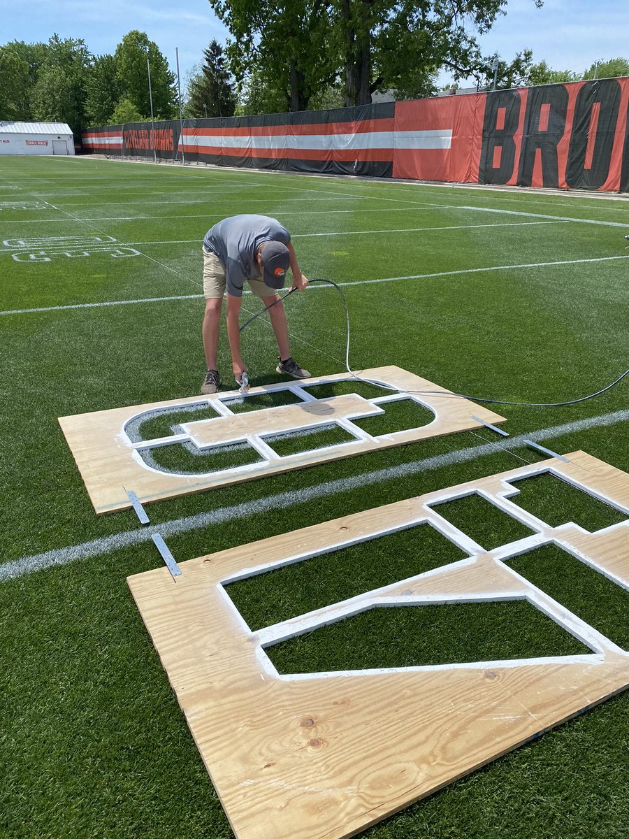 IsuTurf's tweet photo. Check out Trevor (@T_Claw500) in action freshly painting the field for the Cleveland Browns! https://t.co/L59t3aJbLj