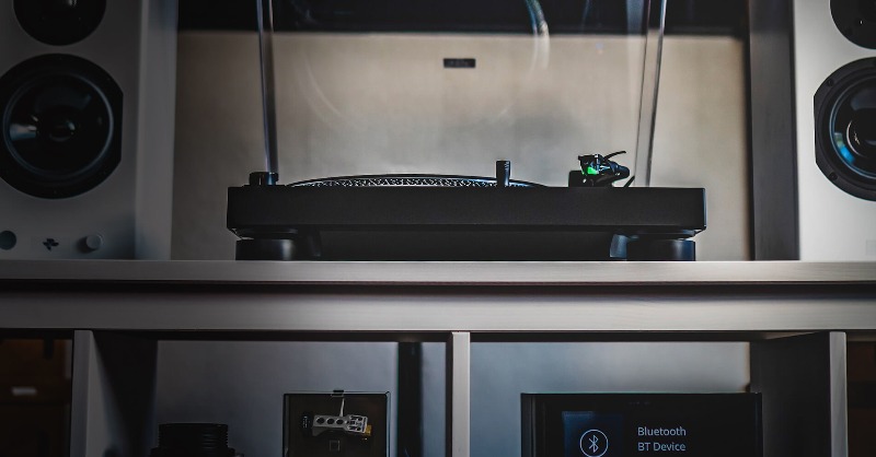 USAudioTechnica's tweet photo. .@RollingStone recommends our AT-#LP120XBTUSB as one of the best #turntables for beginners that are looking to have a mix of analog and digital features. Learn more: https://t.co/9zY7Dky8md #AudioTechnica https://t.co/krRSW3SFXI