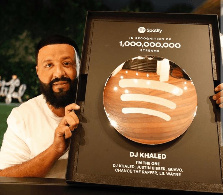 taesoothe's tweet photo. Dynamite can potentially hit 1 billion streams on Spotify by mid next month

Prioritize Dynamite among your playlist fillers https://t.co/qGJQMhDkPo