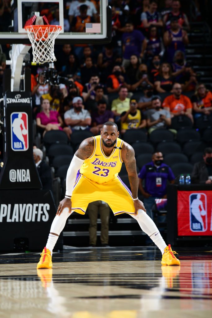 _LakersdaMassa's tweet photo. 💜BOLÃO LAKERS DA MASSA💛

Quantos pontos Lebron, KCP e Kuzma irão fazer hoje?

▪️ O vencedor vai ganhar uma Jersey do Lakers do site (à sua escolha) 
▪️ O 1º a acertar é o vencedor
▪️ Palpites até as 23:30h
▪️ Seguir @_LakersdaMassa e @ProJerseyNBA
▪️ Dar RT nesse post https://t.co/ENNpBu14VH
