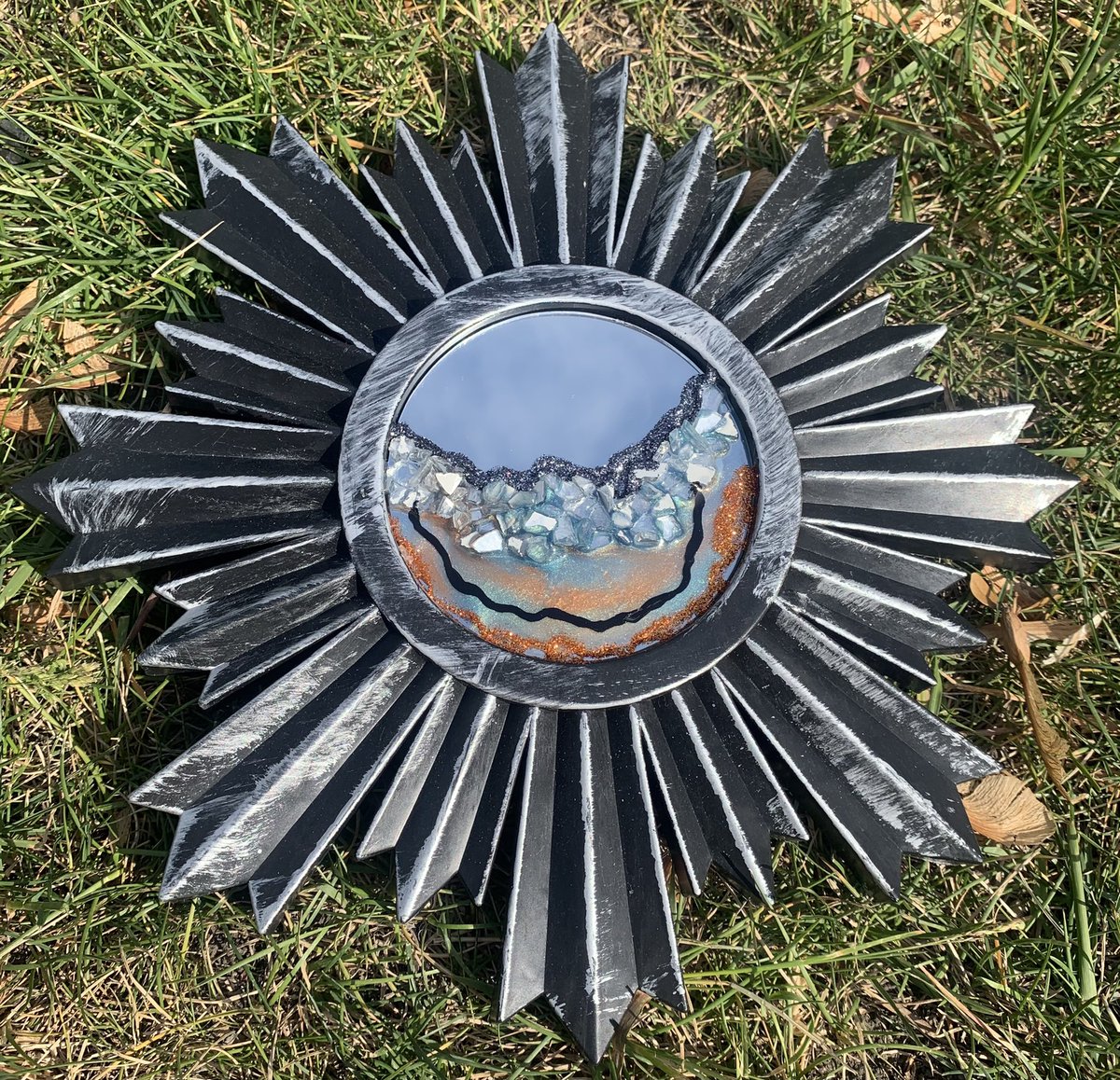 bricreative1418's tweet image. 💙24 Hour Auction💙
You leave me black and blue Mirror
Starting bid $7 + $7  shipping
💙tag who you outbid
🖤no international (unless you pay  shipping)
💙Papal/Venmo/Cashapp accepted
🖤Private accounts dm bid
Rts appreciated 🙏🏼☺️💖