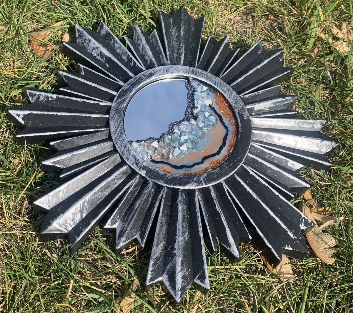 bricreative1418's tweet image. 💙24 Hour Auction💙
You leave me black and blue Mirror
Starting bid $7 + $7  shipping
💙tag who you outbid
🖤no international (unless you pay  shipping)
💙Papal/Venmo/Cashapp accepted
🖤Private accounts dm bid
Rts appreciated 🙏🏼☺️💖