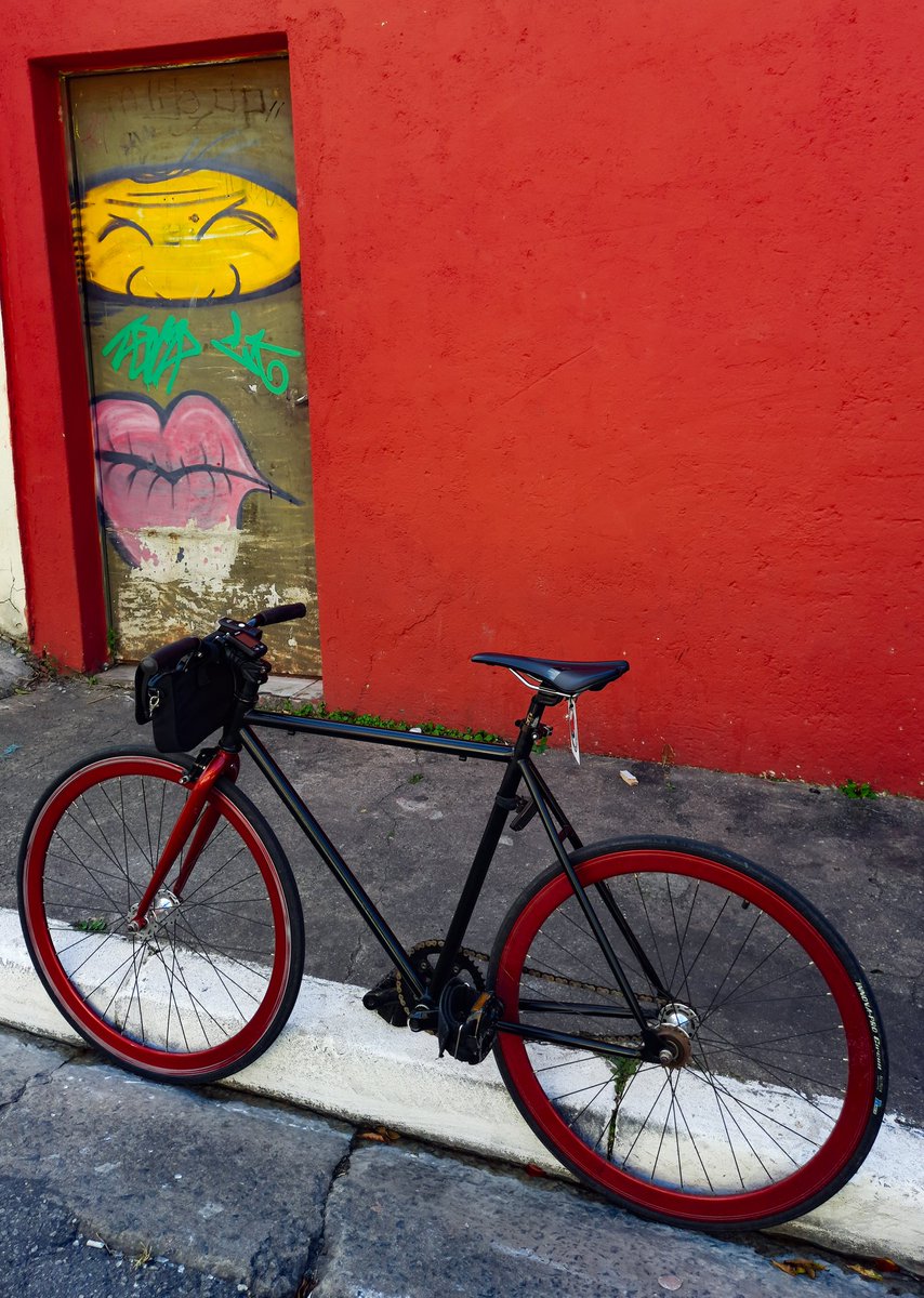 SimonePenninck's tweet photo. @itiro Faltou:
#fixiegirls #fixiestyle #fixedgearbrasil #fixasp #pisteira ... e por aí vai! 🤪🤪🤪🤪🤪
"Nóis é" terrível 🤣🤣🤣 https://t.co/kFszeSGJxd