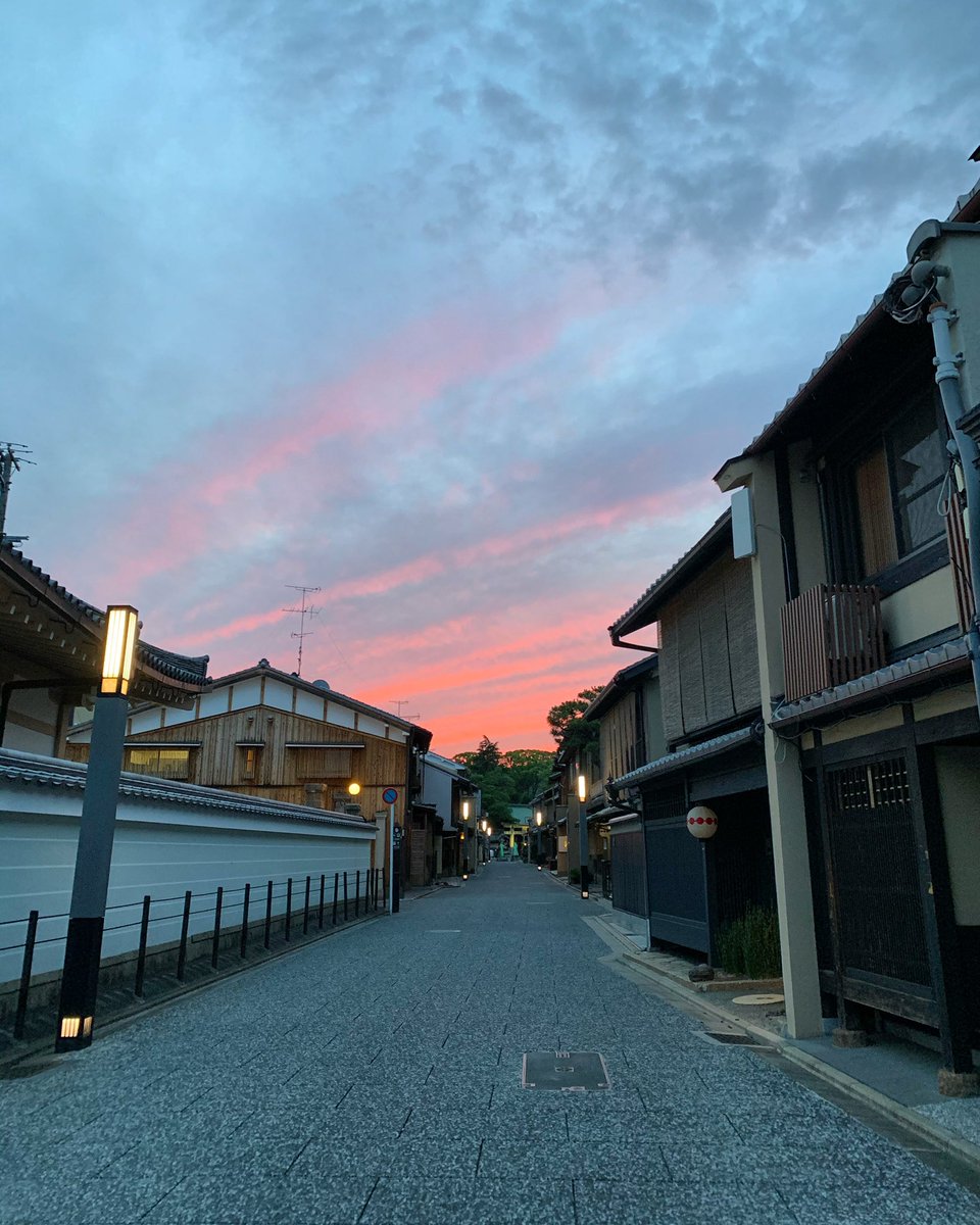 yuko_umeno's tweet photo. #上七軒 通りの #夕暮れ
#北野天満宮
#綺麗 #美しい https://t.co/JZ52ePAk6d