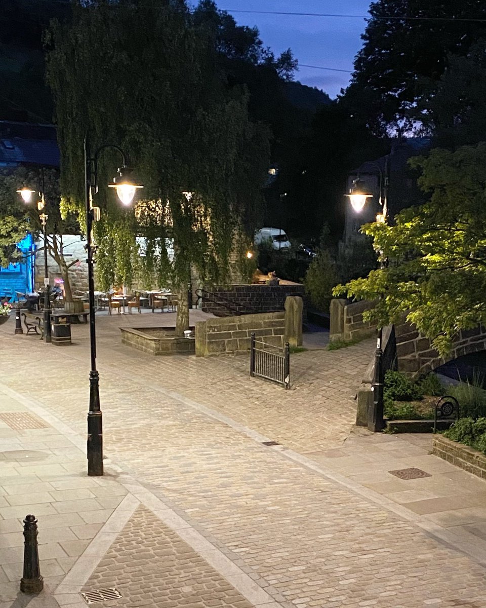 EileenKelly33's tweet photo. Lots of nice pics from my window this evening. How lovely does Bar 77 look? They serve great tapas too! 🥘🍛🧆

#HebdenBridge #BridgeGate #Bar77 https://t.co/bfJ0dRggX6