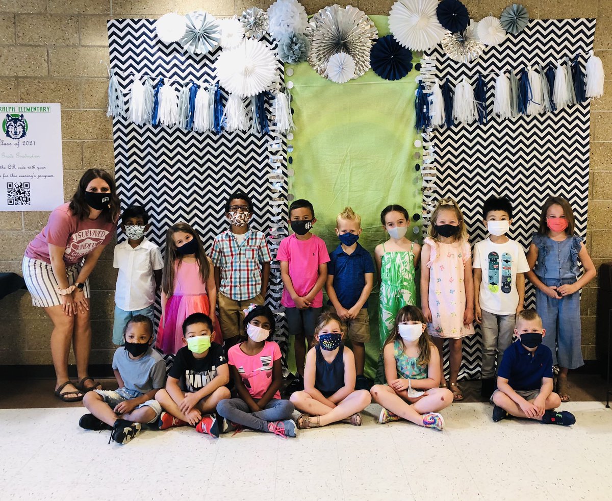 msconcannonbeu's tweet photo. WHAT. A. YEAR. Let’s NEVER do that again! That being said, I hit the jackpot with this amazing class. Love them to pieces! 💙💚Year 17, ✌🏼 @BeulahRalphElem #actuallywecan #cpsbest #kindergarten https://t.co/5xuwDRHhPw