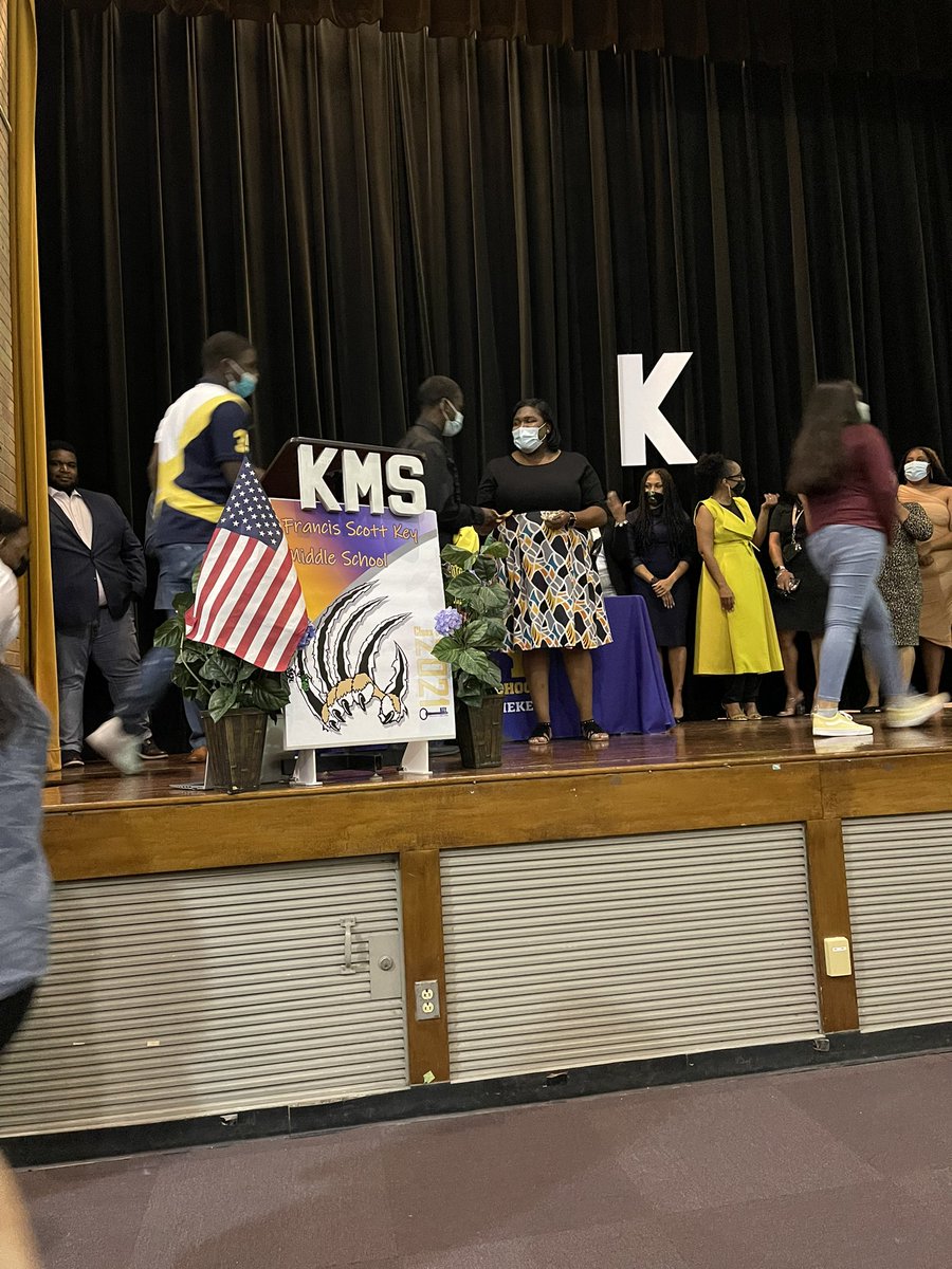 Can you tell how proud we are of our 8th graders?! And we couldn’t express our thanks enough to our @CIS_KeyMS Ms Meachum! She is ALWAYS thinking of how she can support our team &amp; students! <a href="/MikquonTurner/">Mr. Mikquon Turner</a> @TeamHISD <a href="/petecarter3/">Erika Carter</a>