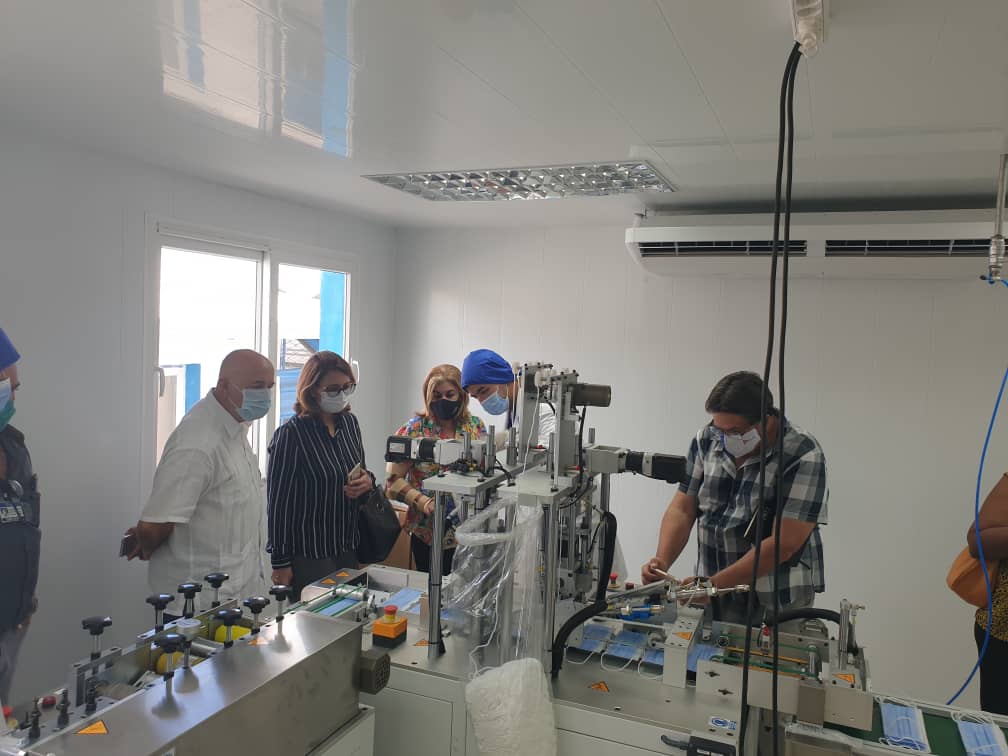 Deb_invexCuba's tweet photo. Pues si, con un empeño ejemplar a la altura d estos tiempos, @cneuro_cuba🇨🇺 ya produce hisopos y mascarillas vs #COVID19, con el apoyo d @PNUDCUBA, la cooperación d Italia 🇮🇹, Suiza🇨🇭, la @UEenCuba, @cuba_padit junto a @MINSAPCuba y @MEP_CUBA. @ONU_Cuba @MINCEX_CUBA @BioCubaFarma https://t.co/eJQGW7WsGf