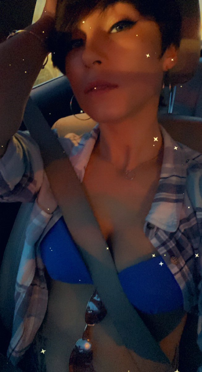 TheSaturnine97's tweet photo. Beach Day 💙 https://t.co/yGo2NLFdpr