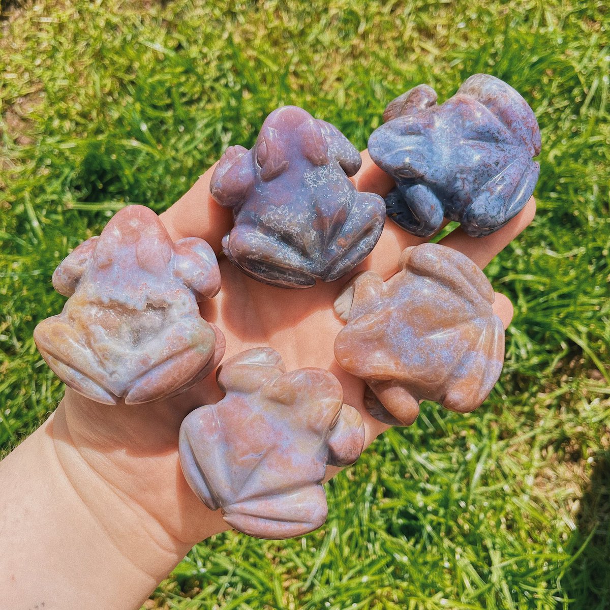 whimsycrystals's tweet image. i still have these rare purple and pastel moss agate frogs! 🐸💜