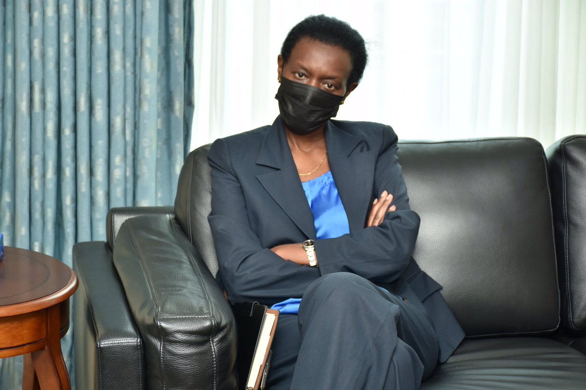 RwandaLocalGov's tweet photo. Ku gicamunsi, Minisitiri @gatjmv n’Umunyamabanga wa Leta Mme @INyirarukundo Ignatienne bakiriye Ubuyobozi bw’Ikigo Ngororamuco @nrs_rwanda; baganiriye kuri gahunda zihari mu gukumira ubuzererezi, n’icyerekezo mu kugorora no gusubiza abagorowe mu miryango. https://t.co/Qp1YC66voK
