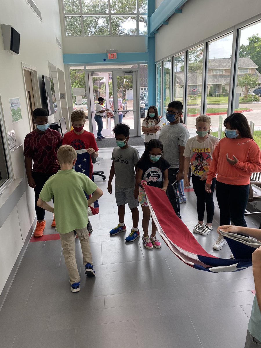 Current Flag Crew is doing a great job training the 2021-22 crew. <a href="/ME_Mustangs/">Meadows Elementary</a> #WEareME