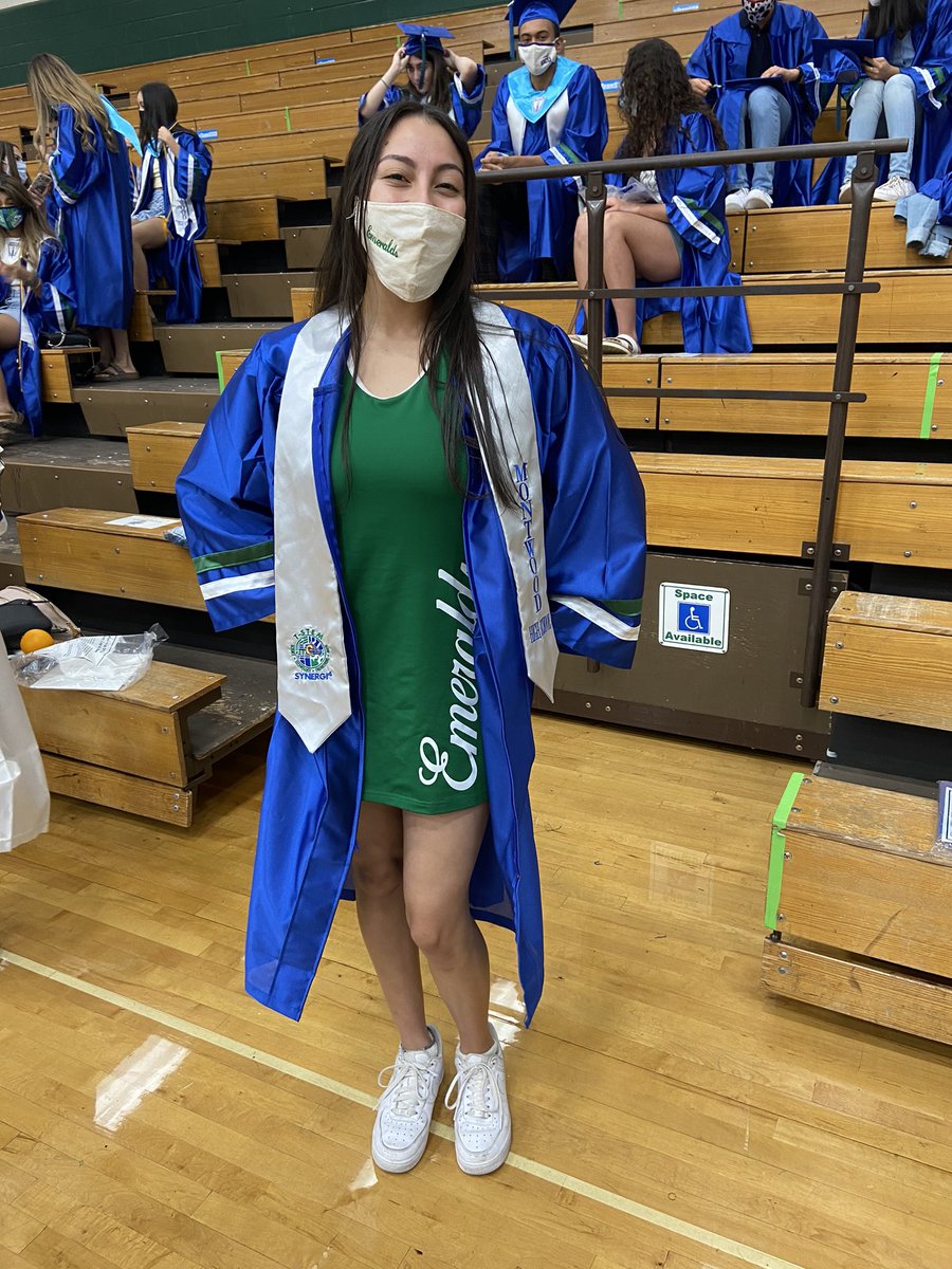 Emeralds_MHS's tweet photo. So proud of these amazing graduates ! https://t.co/bEBSOJGdGo