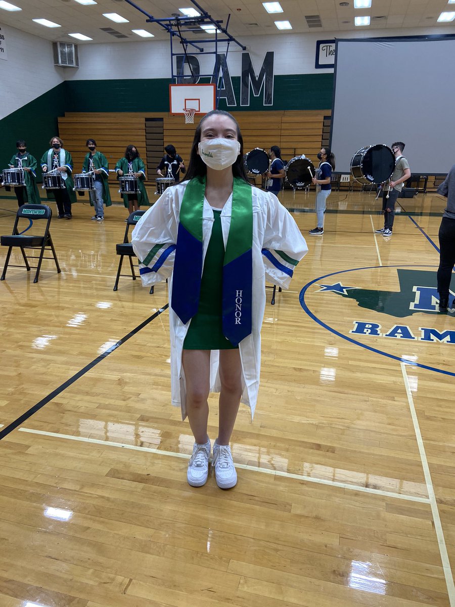 Emeralds_MHS's tweet photo. So proud of these amazing graduates ! https://t.co/bEBSOJGdGo