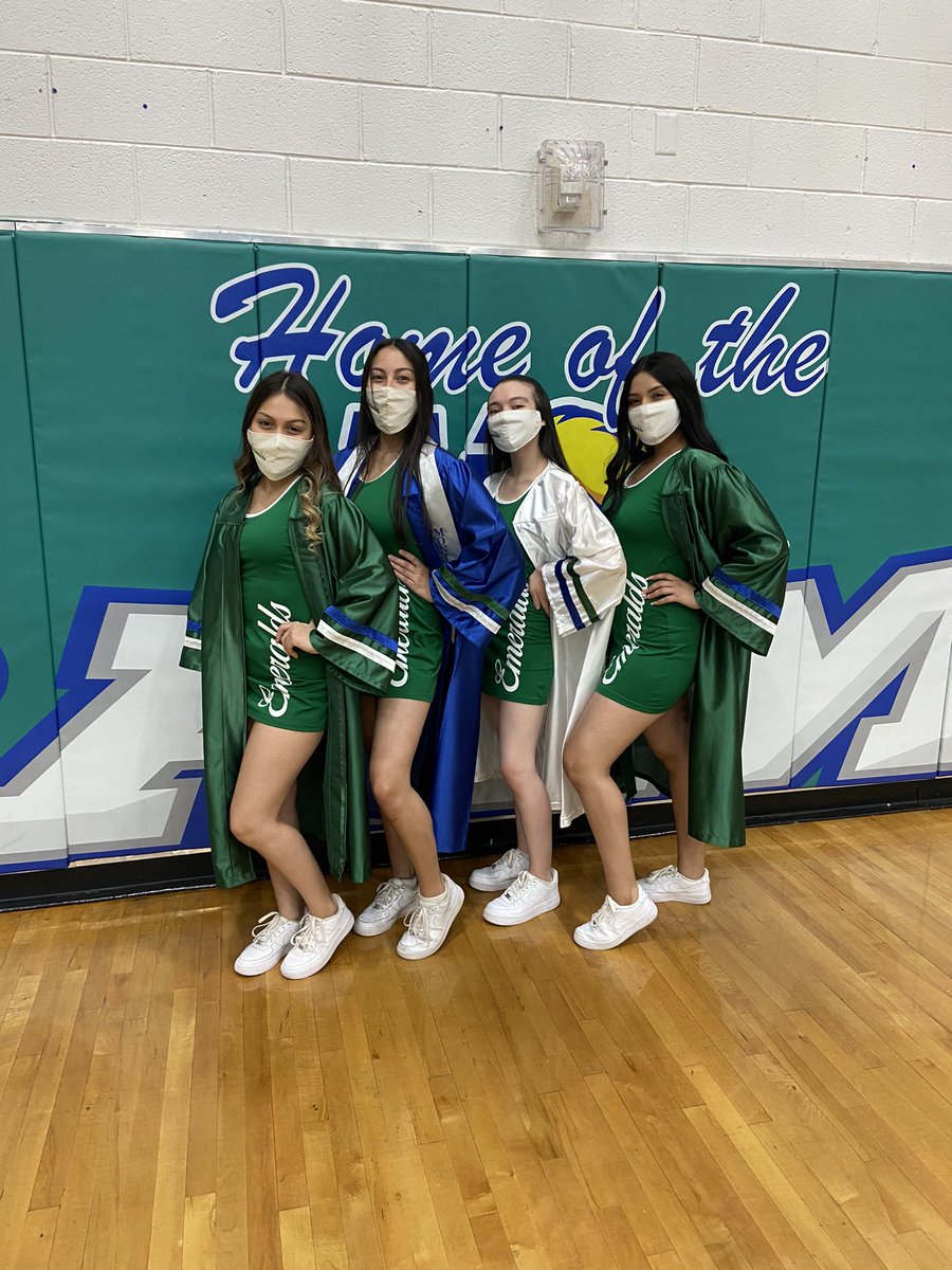 Emeralds_MHS's tweet photo. So proud of these amazing graduates ! https://t.co/bEBSOJGdGo