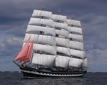 LecnLyon's tweet photo. @Taupe_OM La voile est bandée et le gouvernail est plus que jamais fixé vers son cap. 
Espérons que l’agitation ne fasse pas tout tanguer. Mais nous restons toujours droits dans nos bottes. 
Je parle sous contrôle de mes confrères évidemment. https://t.co/oiVN23mrm1