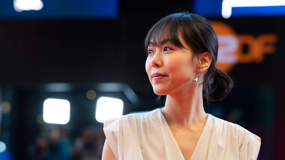 It has been reported an hour ago that Kim Min-hee has worked as production manager in Hong Sang-soo’s 'In Front of Your Face', which will be premiere at the Cannes Film Festival next month!

It is still not known if she will attend the event! 

#김민희 #CannesPremiere #Cannes2021