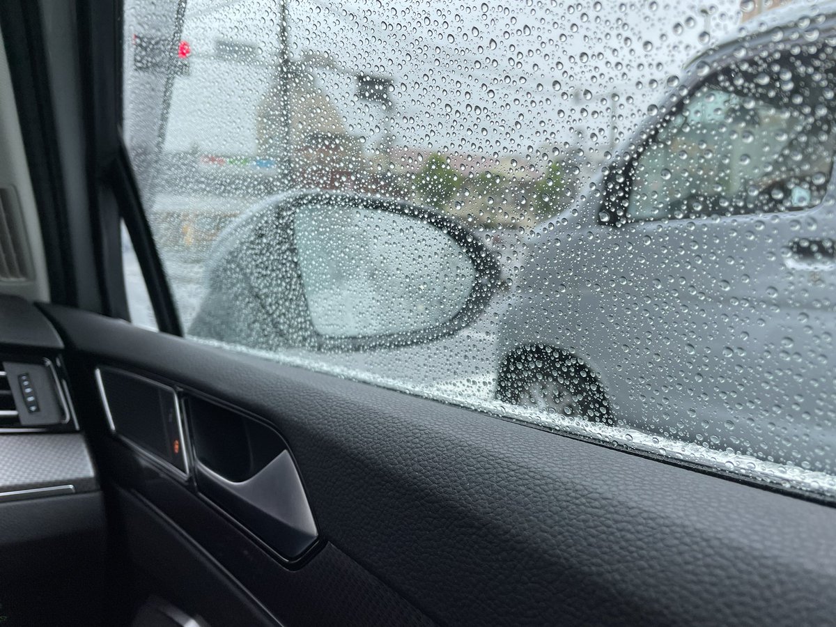 10max 旅とキャンプと車と写真 على تويتر 見にくい理由の印象としては 窓ガラス側はガラスコーティングのおかげで走り始めればすぐに水滴が飛んで行くんだけど 問題はミラー側で 走っても風が当たらないので水滴が中々落ちない感じ これ ミラーに親水