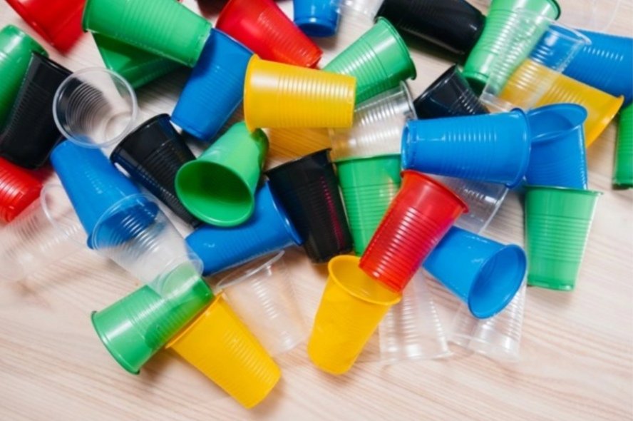 Conpdepau's tweet photo. Mis compañeros de piso: ¿dónde están los vasos?

Mi habitación: https://t.co/ok3A3woIwA