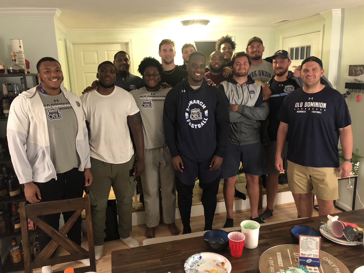 CoachRhino68's tweet photo. Loved having the #Widebacks at the house as a welcome back to the 75. Missed having them around these past few weeks, but it’s go time! Can’t wait to see the work these guys put in this summer. #NoLeftovers https://t.co/eIX7EZ5Fao