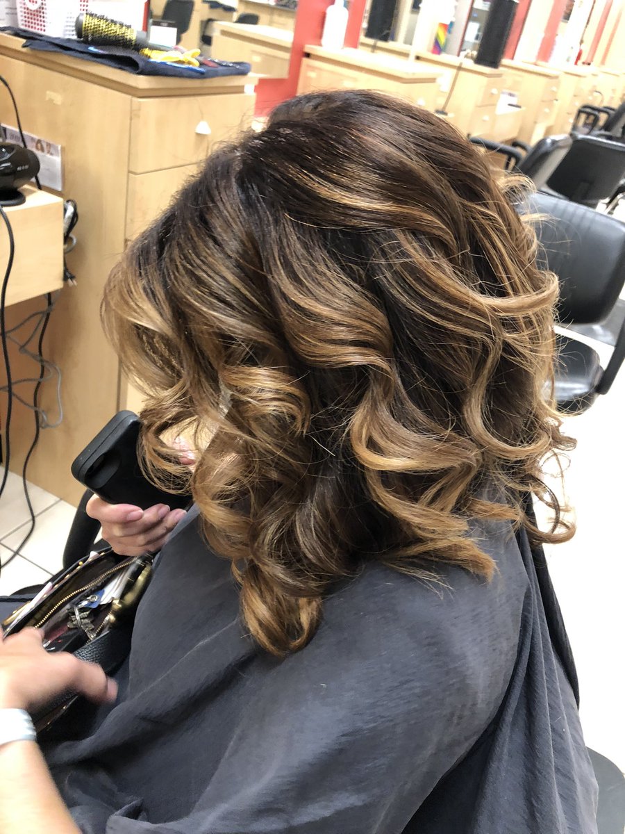 tatytringali's tweet photo. #jcpenney #jcpsalon #salonbyinstyle #haircut #haircutsforwomen #longlayers #olaplex #olaplextreatment #olaplexlove #olaplexhair #cosmoprofbeauty #behindthechair #oneshothairawards #salonlife #matrixproducts #paulmitchellproducts #saloncentric https://t.co/P3R8Z66Mpi