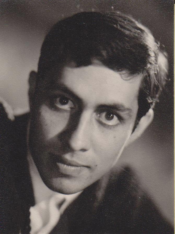 salmaan_peer's tweet photo. Starting work in the British TV and Film Industry - here as Dr. Murad in the TV series Emergency Ward 10.
#Bpsych #AmirMateen #Anitaiii #ShaffieldArtsLab #AbsaKomal https://t.co/RR0FcIyuBw