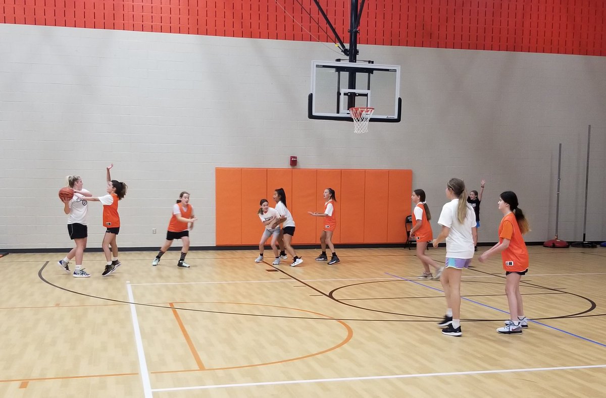 AndersonWBB's tweet photo. Aggressive 5v5 games happening in the aux gym #campisback #team #grow https://t.co/er97gKSn1y
