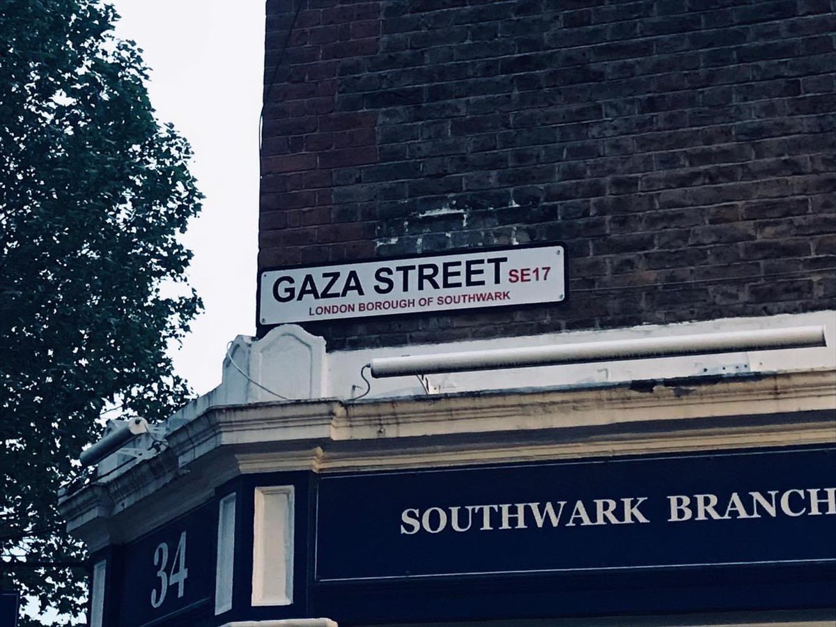 AzzamIzzulhaq's tweet photo. Sebuah jalan di London, Inggris yg diberi nama Gaza Street. Lokasinya dekat dengan Keyworth Primary School dan stasiun Kennington.

Sungguh sangat radikal dan meng-kadrun-kan 🤪 https://t.co/H9TqVtvPhz
