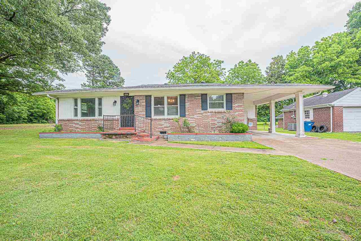 livelovememphis's tweet photo. Do you know someone looking for a great #property in #Millington?   #realestate https://t.co/ERAzANavhZ https://t.co/LJcvz2OKP7