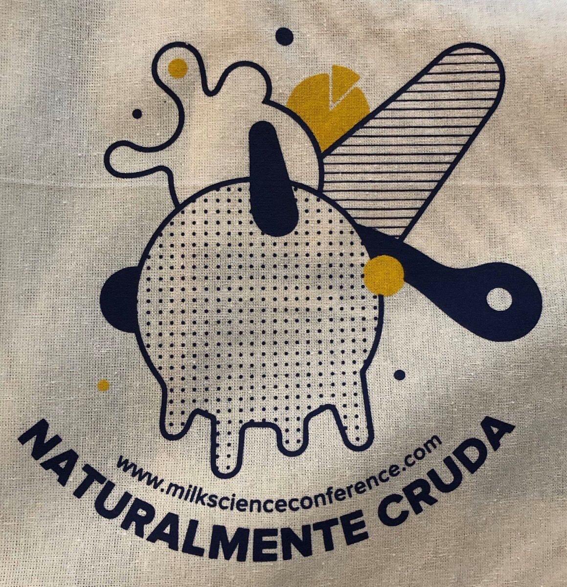 redqueserias's tweet image. Hoy celebramos el día internacional de la leche. Felicidades 🥰

#QueRed  #somosquered #YoComoQuesoArtesano #leche #lechecruda #salud #alimentacionsaludable #alimentacionsana