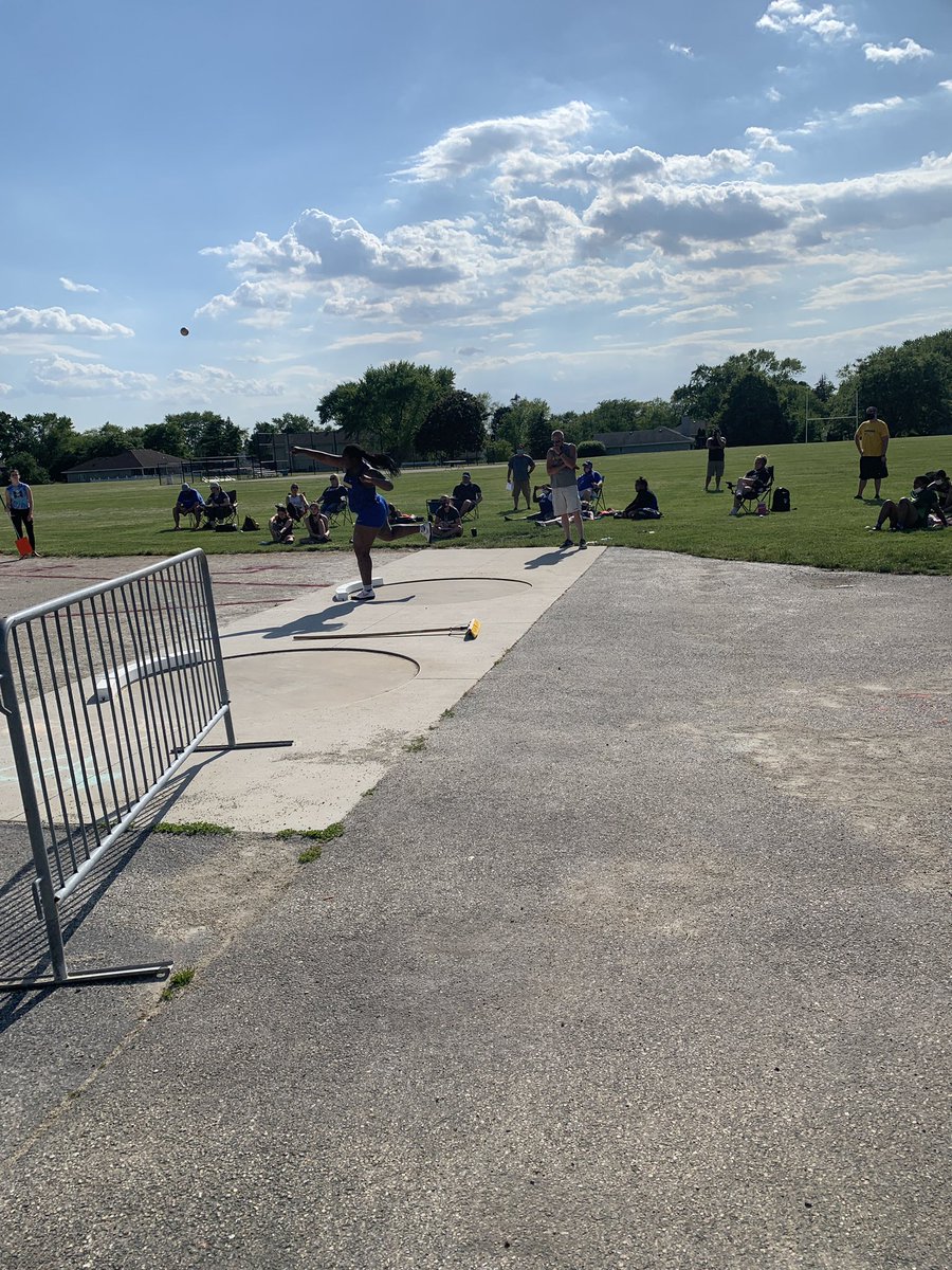 SandburgGirlsTF's tweet photo. Na’kya with our first points on the night. 4th place in the shot put. https://t.co/WFI5efRbn9