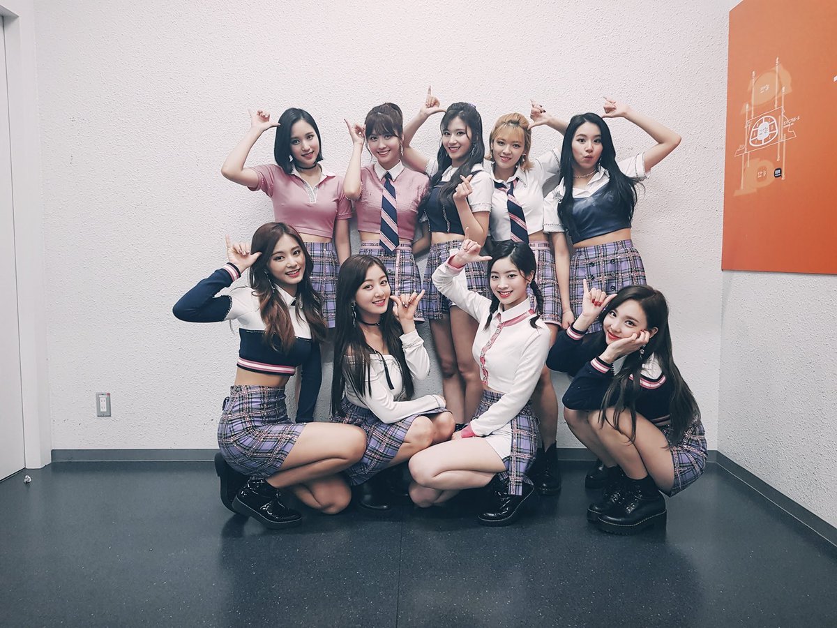 chaotuais's tweet photo. 👒ㅤ· ✨ 5, 4, 3 , 2, 1 ⁺ 𝗢𝗻𝗲 ın a 𝗠𝗶𝗹𝗹𝗶𝗼𝗻! Hello; we are 𝘁𝘄𝗶𝗰𝗲! › stage.
#themaresummer #mareflavor 

¡Nuestro primer teloneo! Estamos felices de presentarnos en el evento de comaback de las hermosas @REDMAREOFFICIAL. Muchísimas gracias por invitarnos hoy! https://t.co/RMJ5X48rAa