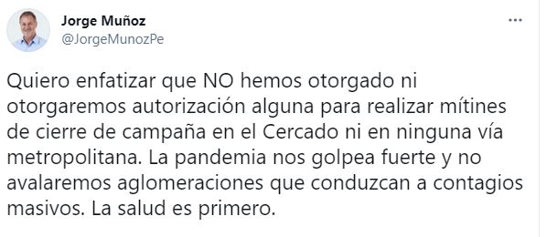 Milits's tweet photo. ¿@PedroCastilloTe tiene corona? Según el alcalde de Lima @JorgeMunozPe no se había otorgado autorización para realizar mitin en el cercado. Entonces ¿cómo el profesor lo está haciendo en la plaza Dos de Mayo? Privilegios para algunos.
@MininterPeru @PoliciaPeru https://t.co/mpGg3pseqi