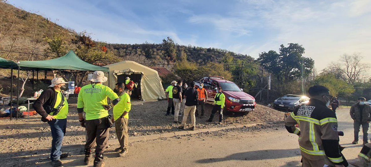 DroneSARChile's tweet photo. Exitosa búsqueda de persona en #CerroPurgatorio trabajo conjunto con @onemichile @BomberosNunoa @GOPECARABINEROS agradecemos a los voluntarios @DroneSARChile que se sumaron a esta búsqueda exitosa !!! Somos personas que ayudamos a Personas. #DronesForGood https://t.co/g7N2VSXmpi