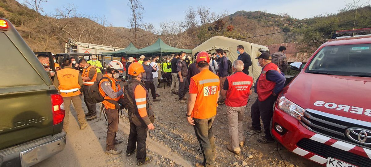 DroneSARChile's tweet photo. Exitosa búsqueda de persona en #CerroPurgatorio trabajo conjunto con @onemichile @BomberosNunoa @GOPECARABINEROS agradecemos a los voluntarios @DroneSARChile que se sumaron a esta búsqueda exitosa !!! Somos personas que ayudamos a Personas. #DronesForGood https://t.co/g7N2VSXmpi