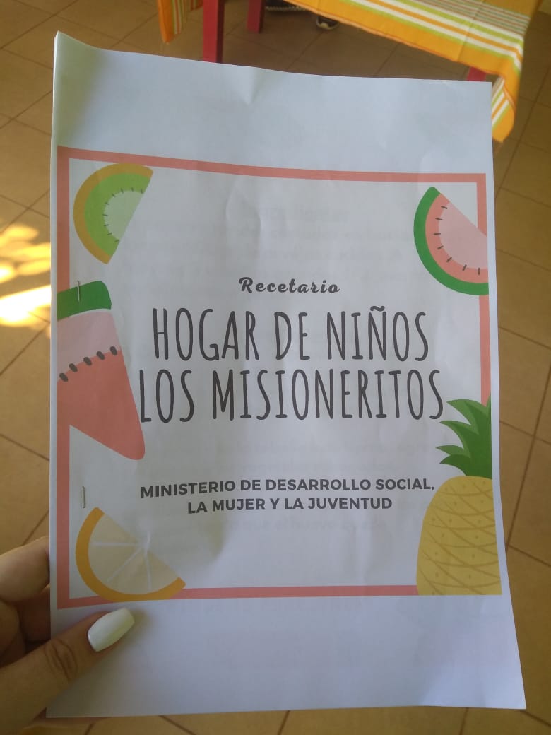 📌 CAPACITACIÓN EN HOGAR DE NIÑOS "MISIONERITOS"

👩‍⚕️ Realizamos una capacitación al personal de cocina
Abordamos: correcto lavado de manos y grupos de alimentos necesarios para el crecimiento 

Entregamos recetario saludable

<a href="/gobmisiones/">Gobierno de Misiones</a> <a href="/herrerayflia/">Oscar Herrera Ahuad</a> <a href="/MDSMisiones/">Desarrollo Social Misiones</a> <a href="/BenildaDammer/">Benilda Dammer</a>