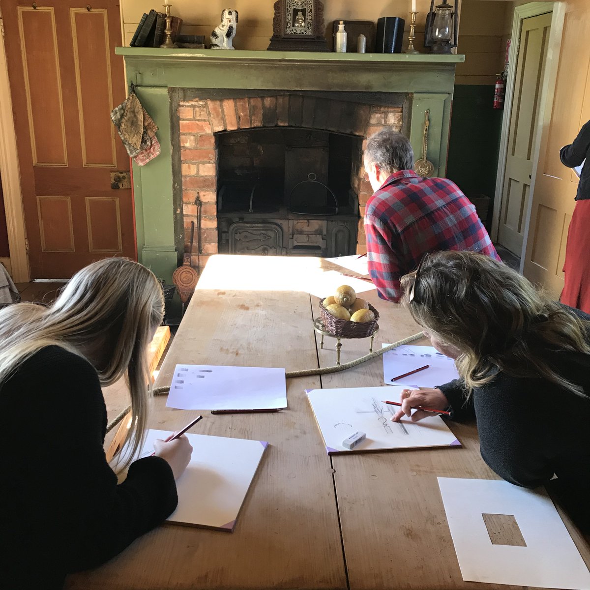 ArtsOutEast's tweet photo. Tomorrow at the Howick Historical Village, Toni Mosley will be holding her final drawing workshop as part of her current exhibition, 'Beyond The Surface'. A great way to start your long weekend! Click here for more info: https://t.co/hHPq9a2uv9 #tonimosley #artsouteast #drawing https://t.co/cLivm2heKg