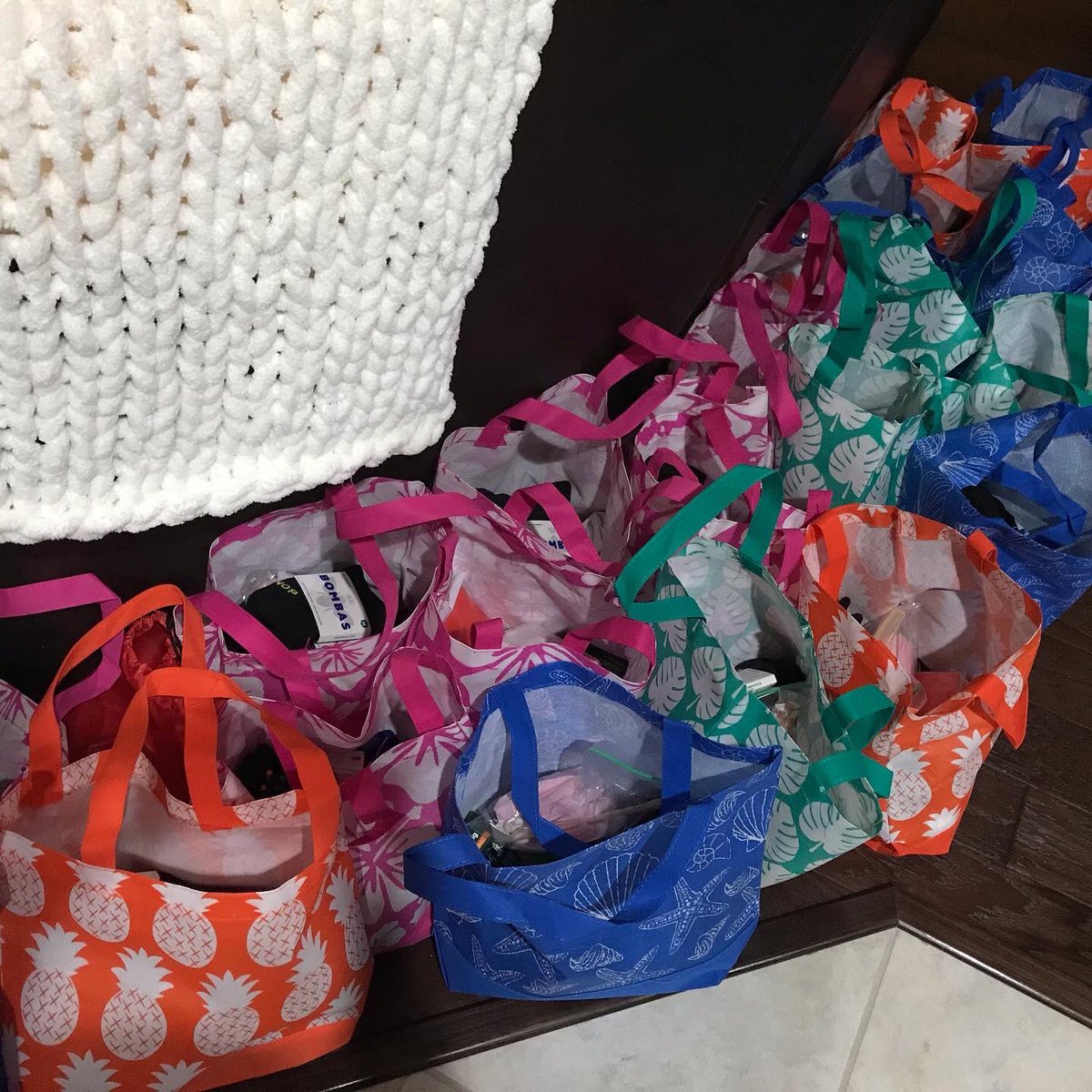 TheCommunityHe1's tweet photo. Our 40th mission of giving out Community Care Packages full of food, reusable water bottles, @RoseCostumes masks, @BOMBAS socks, @McDonalds gift cards, clothes, hygiene products, and more goodies to those in need in the North Texas area!!! https://t.co/gVxhVtFw3x