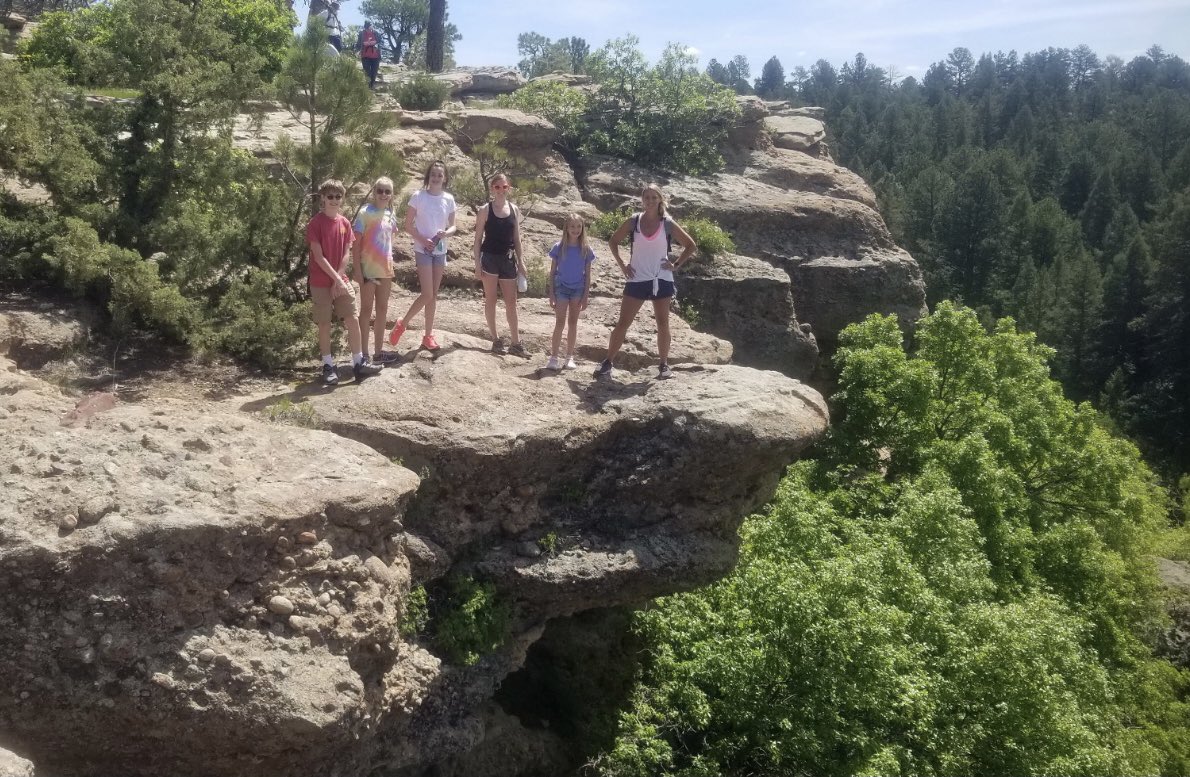 Anderson_in_4th's tweet photo. We’re so lucky to have these amazing hiking trails right behind our school. These kids were quarantined right before our end of the year carnival so they got a special invitation for a hike with their Kodiak teachers today. @Mesa_middle https://t.co/EcBT3vo2Co