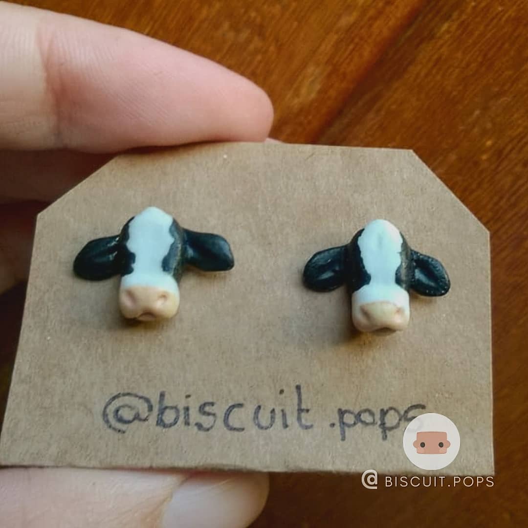 BiscuitPops's tweet image. Brincos personalizados de vaquinha 🐄
Feitos à mão, em biscuit ❤️✋🏻

Vem conhecer a Biscuit Pops ↓

instagram.com/biscuit.pops?u…

Tudo feito com carinho e do jeitinho que você imaginar!!