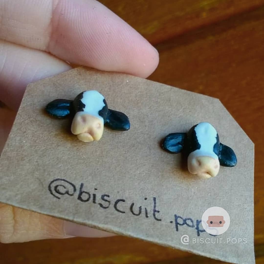 BiscuitPops's tweet image. Brincos personalizados de vaquinha 🐄
Feitos à mão, em biscuit ❤️✋🏻

Vem conhecer a Biscuit Pops ↓

instagram.com/biscuit.pops?u…

Tudo feito com carinho e do jeitinho que você imaginar!!