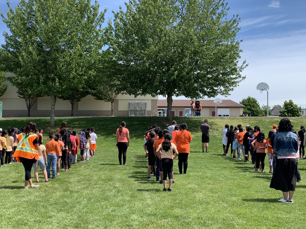 jjassal3's tweet photo. Creekside students wear orange shirts and remember.....with a moment of silence. @marggeddes @CreeksideEleme2 @MissMarcakis #215Indigenouschildren #remember215 https://t.co/zI7OcmxSt8