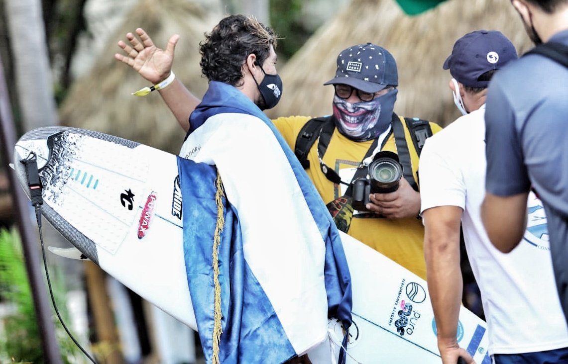 quekasurfer's tweet photo. Saludando al mero @BryanPerezESA yewwwww
#1Dios
#elsurfesvida https://t.co/Sy5e2CDpEW