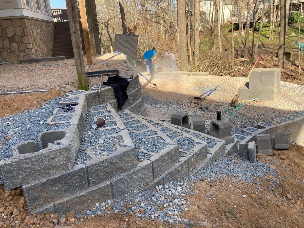 TheCuretonGroup's tweet photo. Here’s a look at on of our latest projects in South Charlotte! 

#Hardscape #HardscapeDesign 

Check out our website for a free quote - https://t.co/tjcdcS8Y55 https://t.co/OaJXFgzBUf