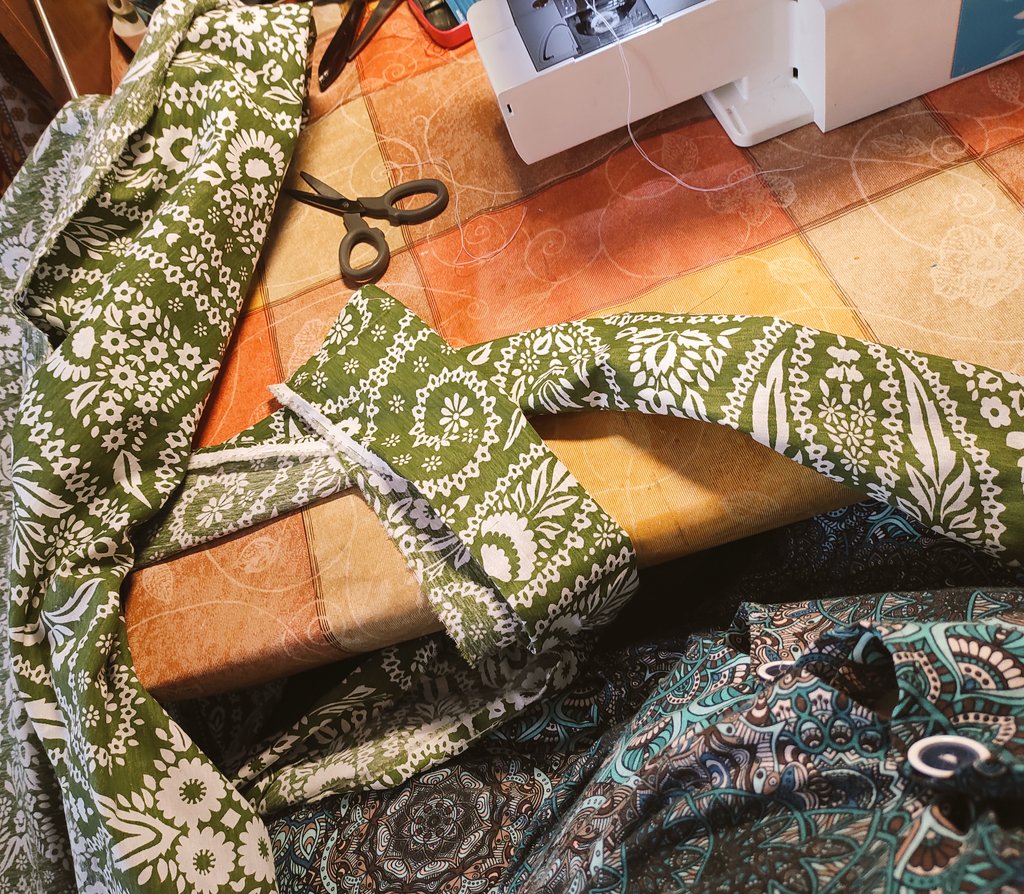 chubby_your's tweet photo. I made a duvet cover skirt yesterday hehe: https://t.co/k1mzvJbOc7