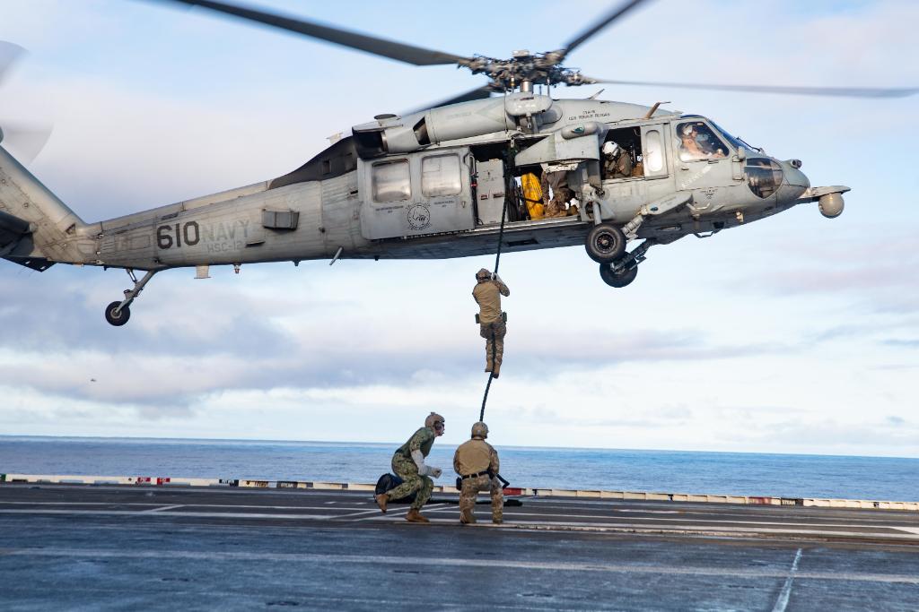 USNavy's tweet image. @USNavy photos of the day: #USSRoss SM-2 #FormidableShield and #UNREP with #USSRoosevelt and #USNSSupply @MSCSealift, #EODMU5 train @Gipper_76 #USSRonaldReagan @INDOPACOM and #USSOklahoma Sailor @dodpaa interred #punchbowl #powmia. ⬇️ info &amp;amp; download ⬇️: navy.mil/Resources/Phot…