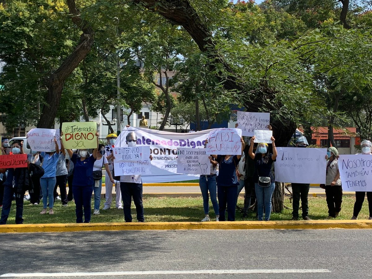 ASPEIO's tweet photo. Estamos aquí y somos muchos, estamos juntos y no vamos a dar un paso atrás. 💪💜🦷✊🏻✊🏼✊🏽✊🏾✊🏿
@Minsa_Peru
@MEF_Peru
@CharitoParedes5
@larepublica_pe
@elcomercio_peru
@Ojo_Publico
@ocram
#InternadoDigno #MINSAIneficiente #MEFIndiferente #LeyInternadoYa #LineamientosYa https://t.co/teH4qQhT6C