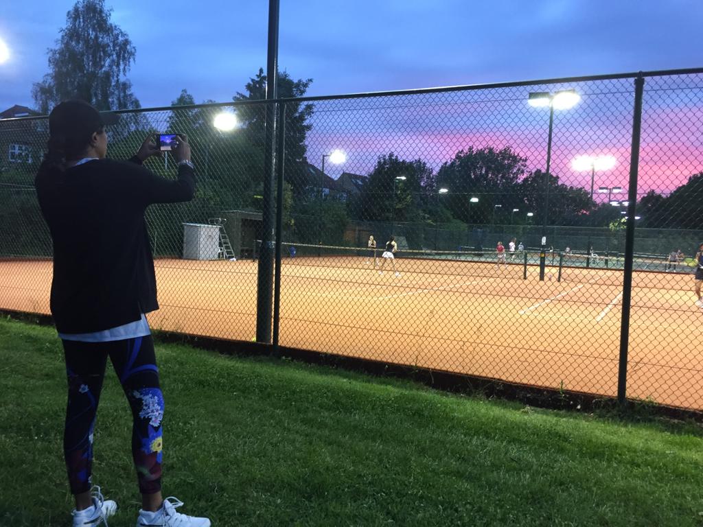 MercuryTennis's tweet photo. A super pic of our Marthina snapping Mercury Ladies 2nd Team victory 15-9 vs Totteridge this evening as the sun went down
#upthemerc @TTCtennis @Middlesexlta https://t.co/39qTQuQRaz