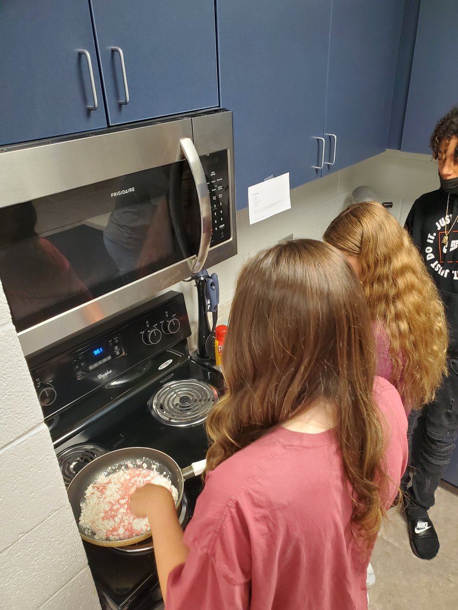 stratlake's tweet photo. Homemade play-dough to learn basic knife skills! #FACSforlife #STEMeducation @FMMSJackets @FortMillSD https://t.co/he6uiMX8nG